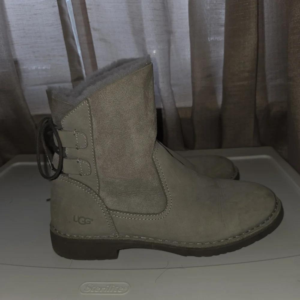UGG Women's Gray Naiyah Ankle Boots 9.5